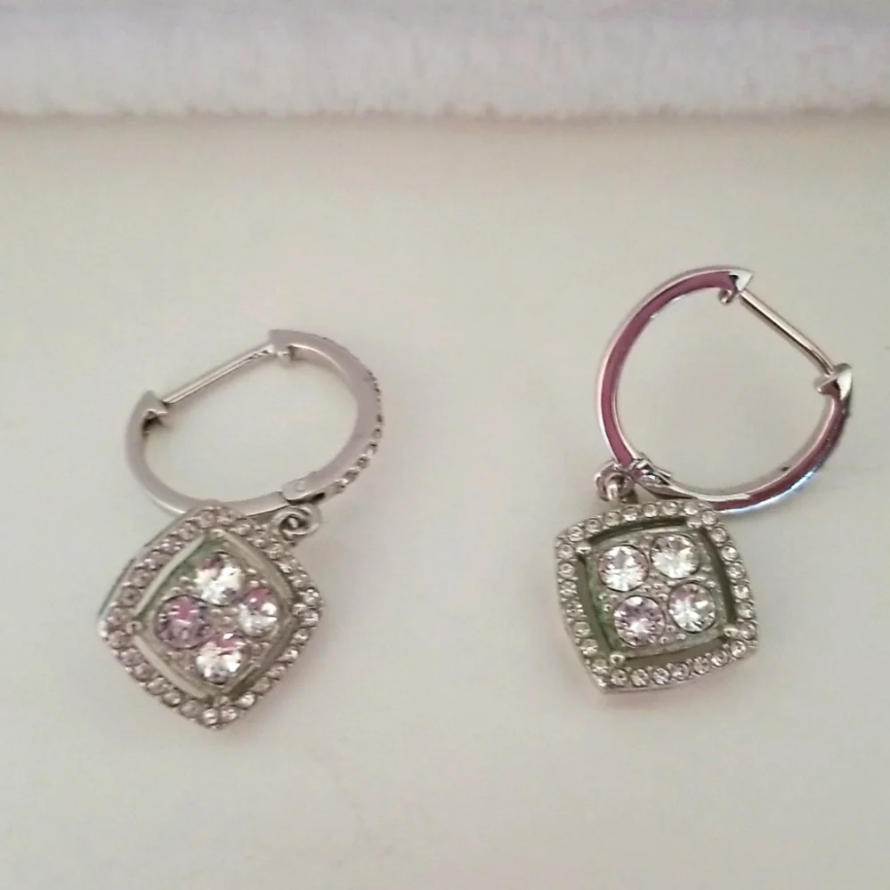 Woman's Fashion Pierced Earrings - Picture 3 of 5